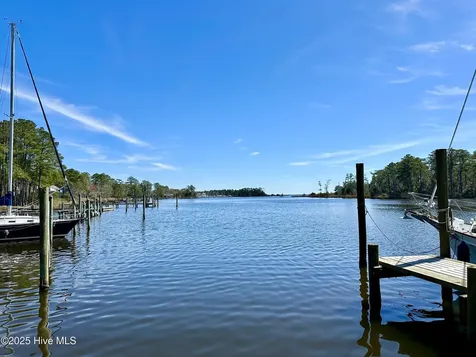 5514 Gondolier Drive New Bern NC 28560