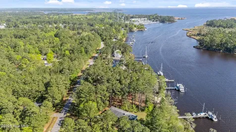 5514 Gondolier Drive New Bern NC 28560