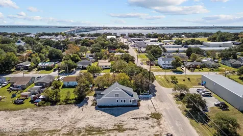 504 N 25th Street Morehead City NC 28557