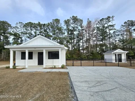 165 Long Pond Loop Swansboro NC 28584