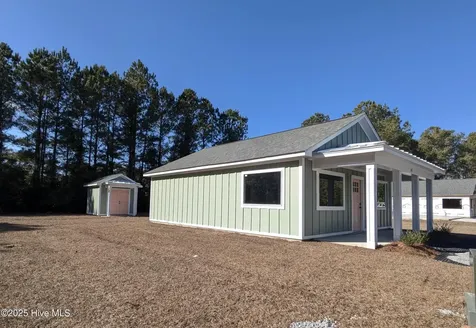 165 Long Pond Loop Swansboro NC 28584