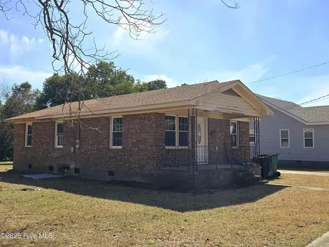 106 Beech Street Williamston NC 27892