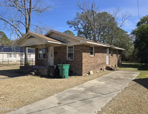 106 Beech Street Williamston NC 27892