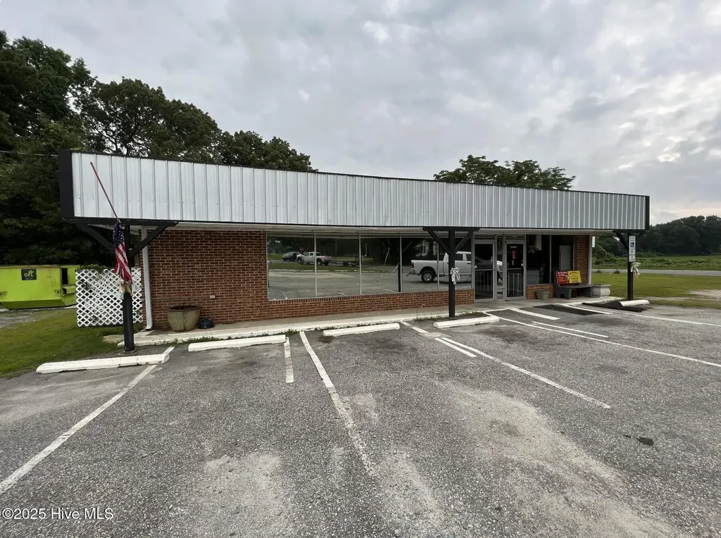 421 W Elizabeth Street Clinton NC 28328