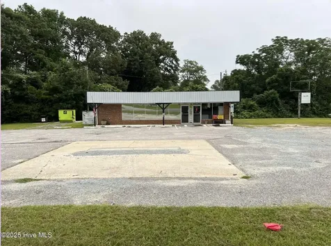 421 W Elizabeth Street Clinton NC 28328