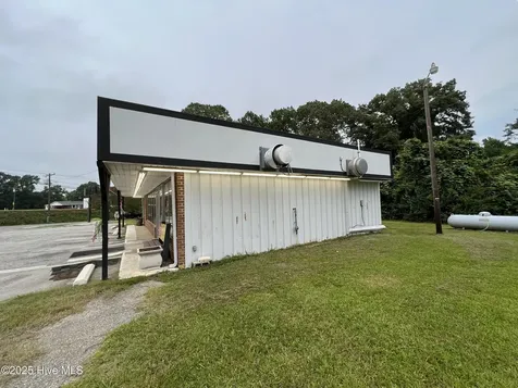 421 W Elizabeth Street Clinton NC 28328