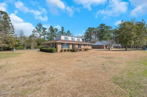 320 Pinecrest Drive Chadbourn NC 28431