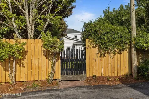 209 N 8th Street Morehead City NC 28557