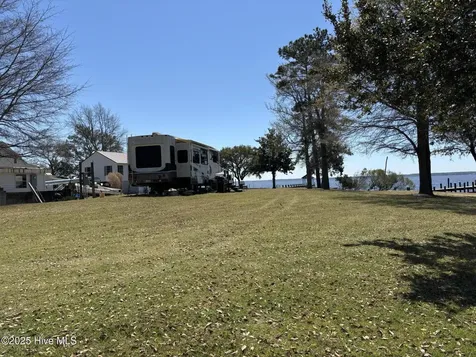 175 Broad Creek Road New Bern NC 28560