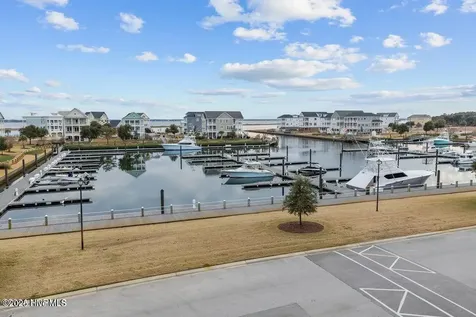 216 Colleton Square Newport NC 28570