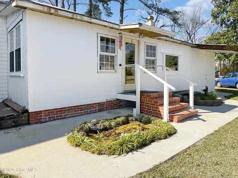 329 W Jones Street Trenton NC 28585