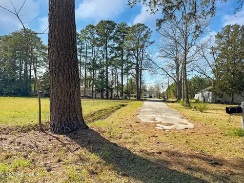 329 W Jones Street Trenton NC 28585