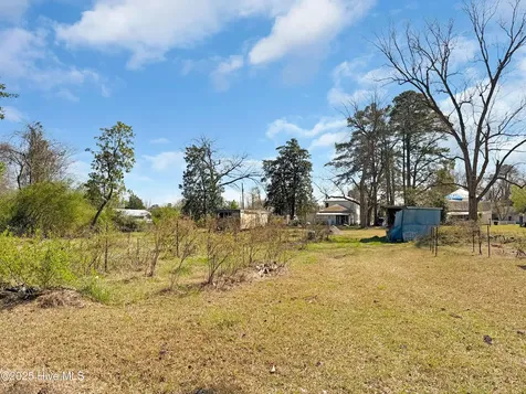 329 W Jones Street Trenton NC 28585