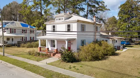 329 W Jones Street Trenton NC 28585