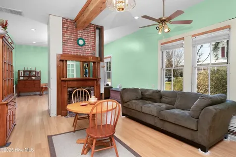 329 W Jones Street Trenton NC 28585