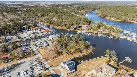 1210 Neuse Drive Oriental NC 28571