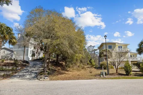 9814 Clarendon Drive Emerald Isle NC 28594