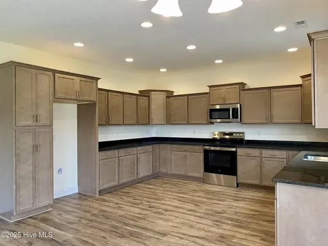 1870 Olde Towne Pointe Boulevard Jacksonville NC 28546
