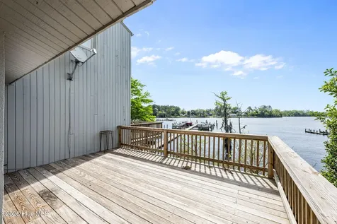 5 Batts Hill Road New Bern NC 28562