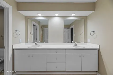 5 Batts Hill Road New Bern NC 28562