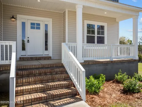 301 E Ivybridge Drive Hubert NC 28539