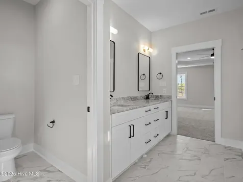301 E Ivybridge Drive Hubert NC 28539