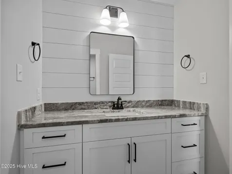 301 E Ivybridge Drive Hubert NC 28539
