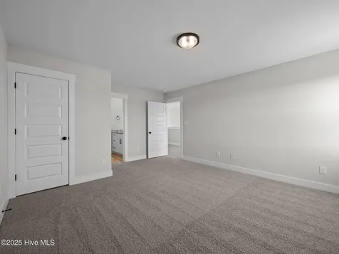 301 E Ivybridge Drive Hubert NC 28539
