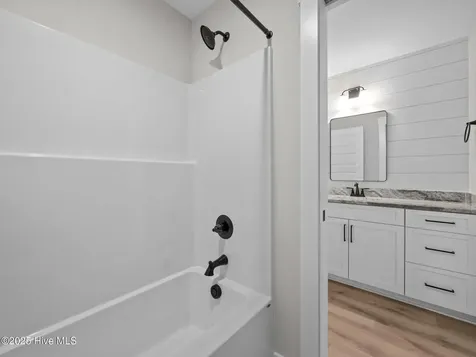 301 E Ivybridge Drive Hubert NC 28539