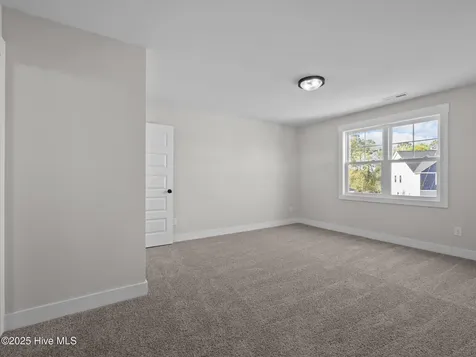 301 E Ivybridge Drive Hubert NC 28539
