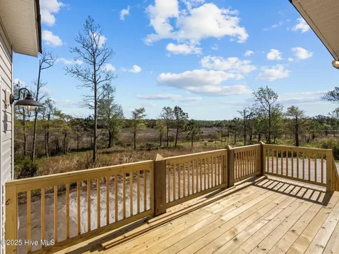 301 E Ivybridge Drive Hubert NC 28539
