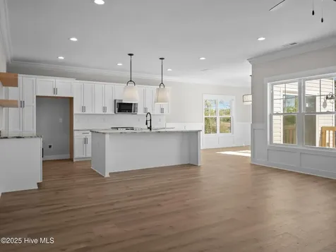 301 E Ivybridge Drive Hubert NC 28539
