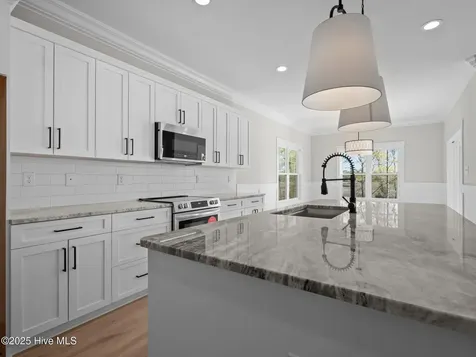 301 E Ivybridge Drive Hubert NC 28539