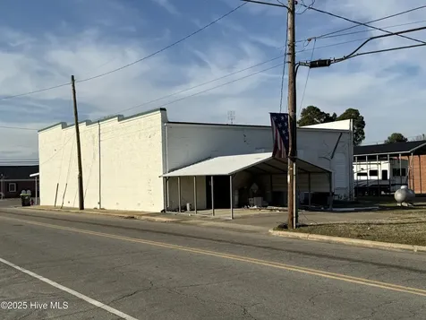 102 NE East Center Street Calypso NC 28325