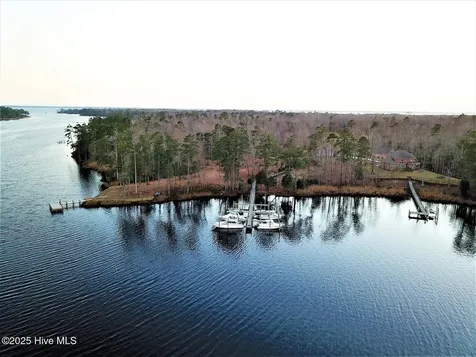 454 Baird Point Road Grantsboro NC 28529