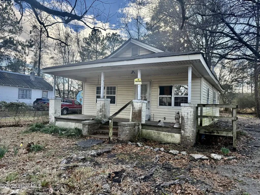 505 S Smith Street Burgaw NC 28425