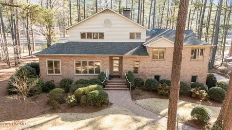 17 Mcmichael Drive Pinehurst NC 28374