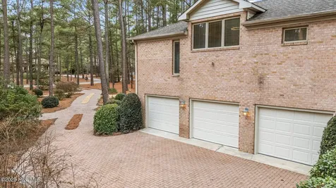 17 Mcmichael Drive Pinehurst NC 28374