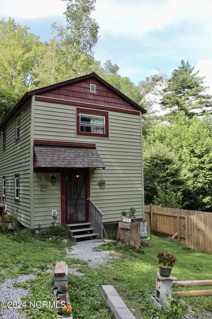 574 Pine Creek Road Cullowhee NC 28723
