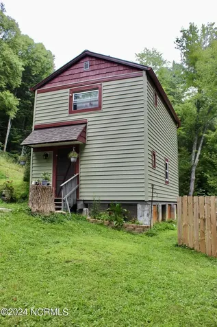 574 Pine Creek Road Cullowhee NC 28723