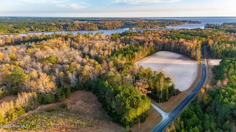821 Bennett Neck Road Grantsboro NC 28529