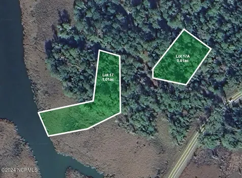 17/17A Oregon Lane Aurora NC 27806
