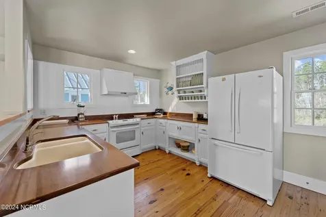 511 Neuse Village Road Arapahoe NC 28510