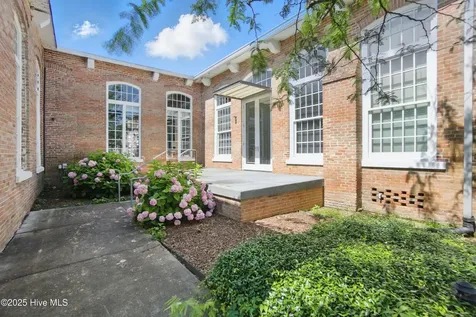 723 Mcmullan Avenue Edenton NC 27932