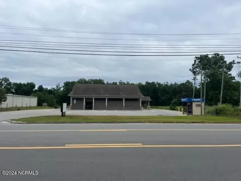 9041 Us Highway 17 Pollocksville NC 28573