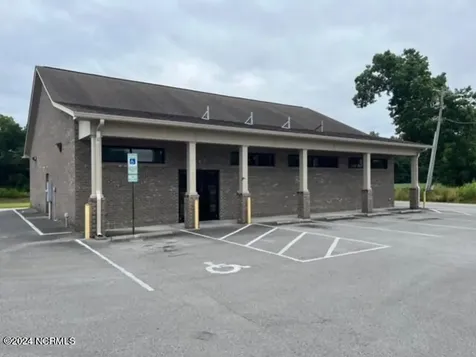 9041 Us Highway 17 Pollocksville NC 28573