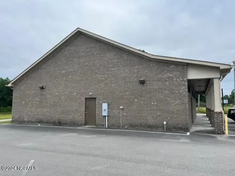 9041 Us Highway 17 Pollocksville NC 28573