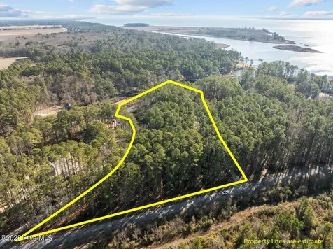 33 Mixon Creek Drive Bath NC 27808