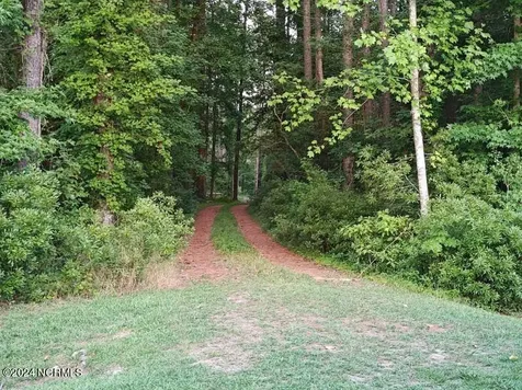33 Mixon Creek Drive Bath NC 27808