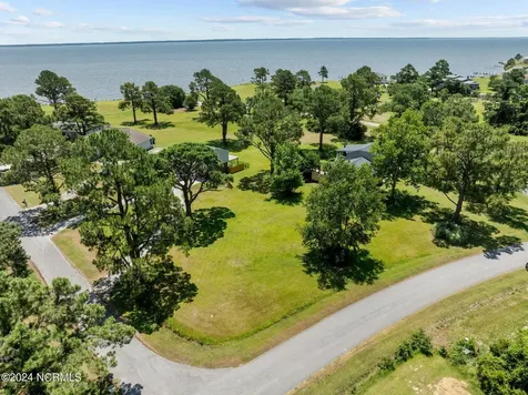 5300 Bogue Drive Oriental NC 28571